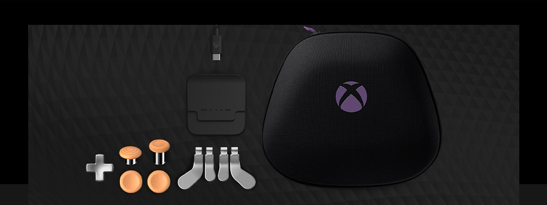 Alt er samlet og linet op side om side og tilpasset ved hjælp af Xbox Design Lab, herunder styrepinde, d-blok, opladestativ, udløserknapper på bagsiden og bæretaske.