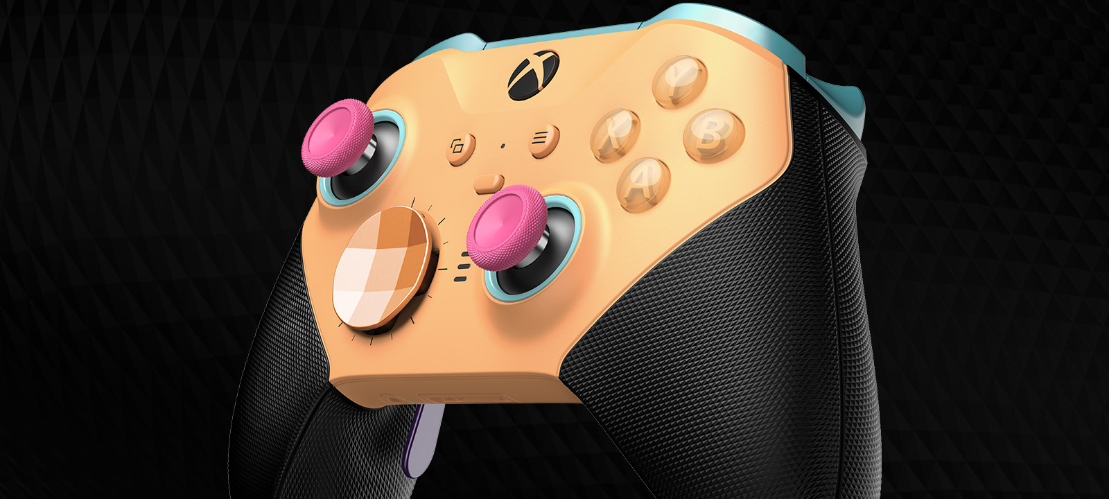 Vue en angle à droite avant d’une manette sans fil Xbox Elite Series 2 personnalisée avec Xbox Design Lab.